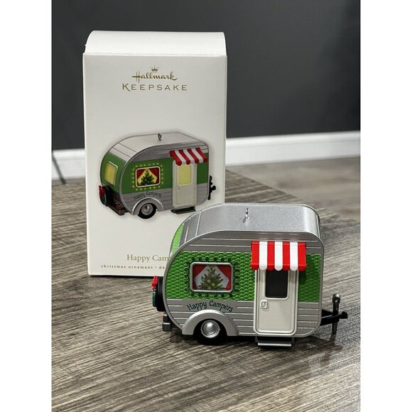 2010 Hallmark Keepsake Christmas Ornament HAPPY CAMPERS Trailer Camping HM11 - Picture 2 of 6